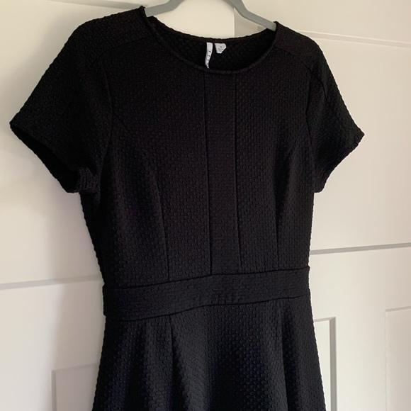 Elle Dresses & Skirts - {Elle} NEW Elegant Black Dress